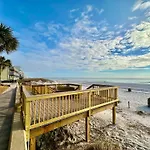 Pelican Walk 611